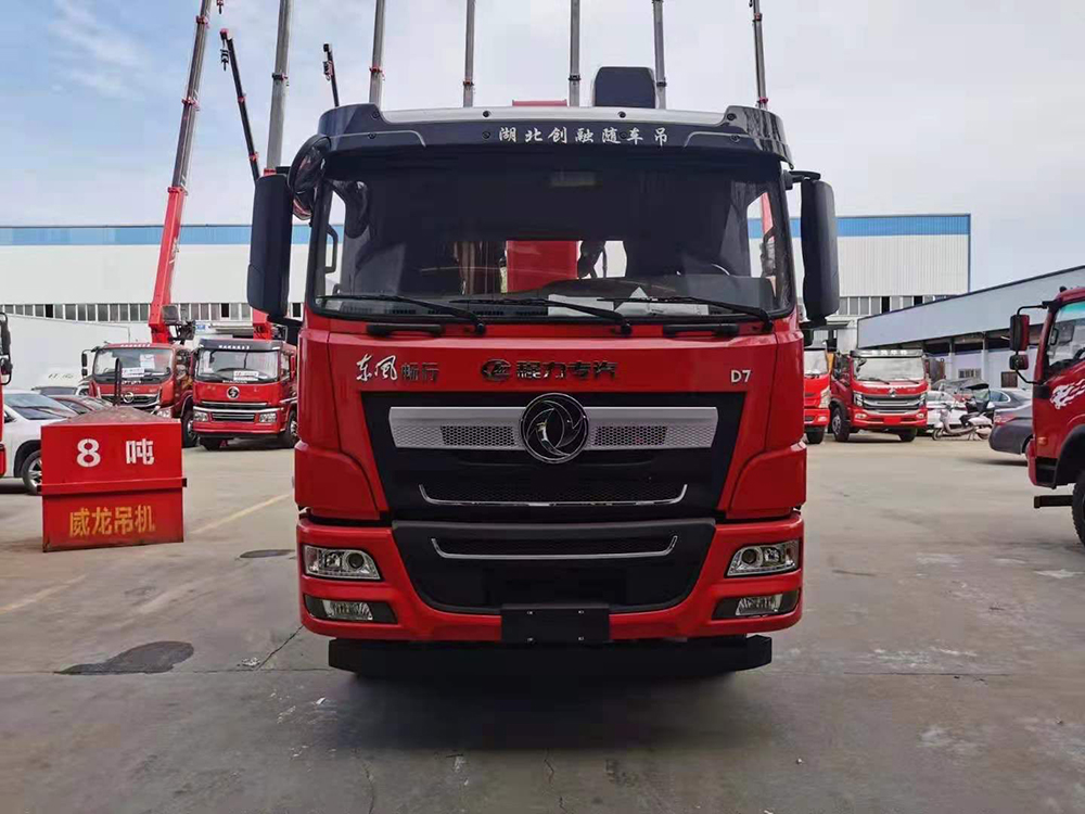 東風(fēng)暢行D7前四后八威龍14噸5節(jié)臂吊機