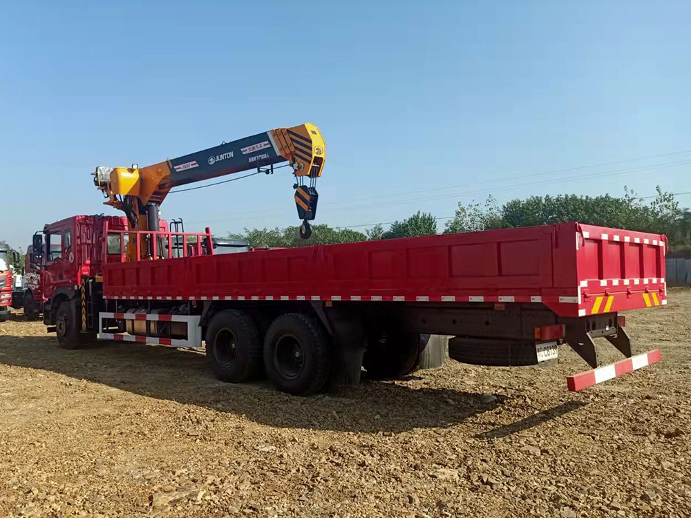 東風(fēng)華神T5后雙橋駿通12噸四節(jié)臂吊機(jī)隨車(chē)吊