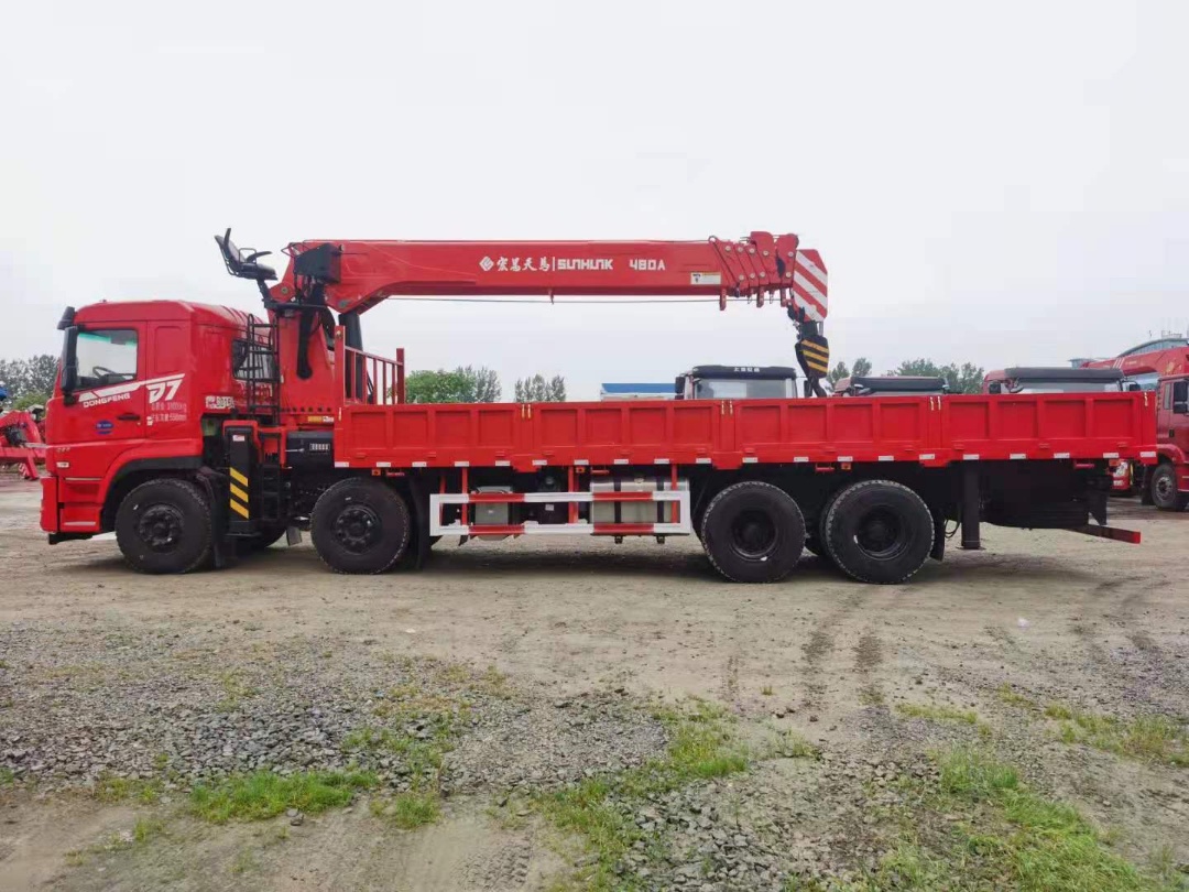 東風(fēng)暢行D7前四后八宏昌天馬18噸六節(jié)臂吊機(jī)隨車(chē)吊