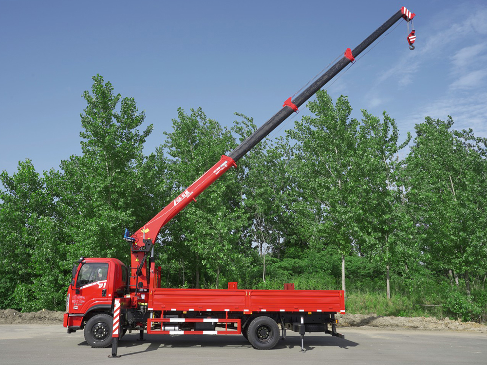 國六東風(fēng)暢行D1長威8噸四節(jié)直臂吊機隨車吊