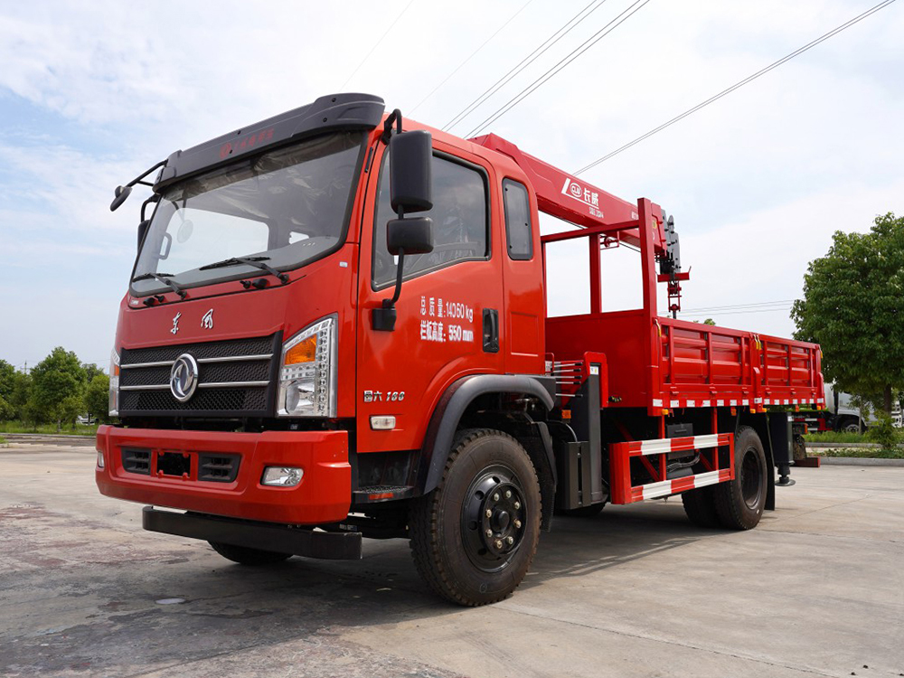 國六東風(fēng)單橋長(zhǎng)威6.3噸四節(jié)直臂吊機(jī)隨車吊