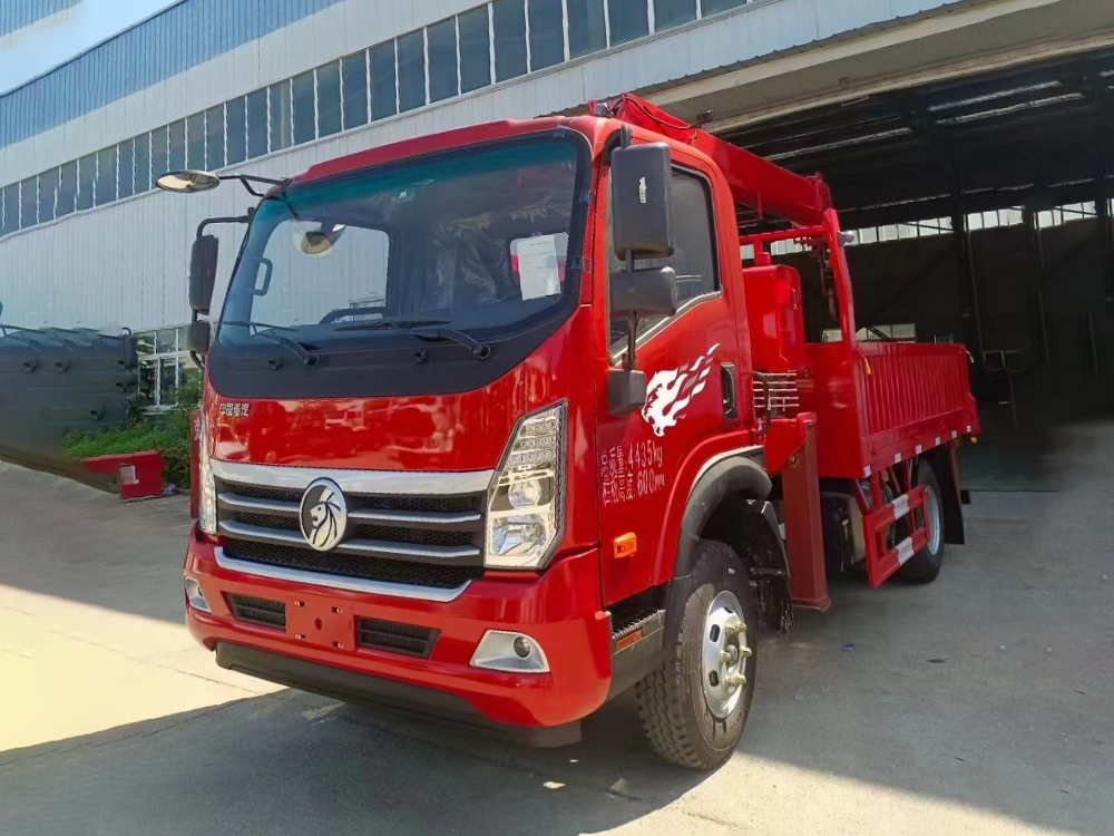 國六重汽藍(lán)牌長(zhǎng)威5噸四節(jié)直臂吊機(jī)隨車吊